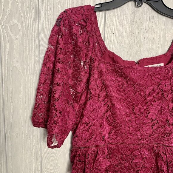 Nanette Lapore Raspberry Radiance Lace Short Sleeve Top Size Medium NWT - Picture 3 of 5